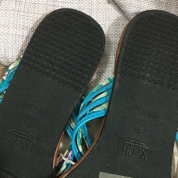 5🌟rated! 👠 NWT! ✨ Kalli ✨ Blue Flip Flop Sandals - Picture 4 of 8